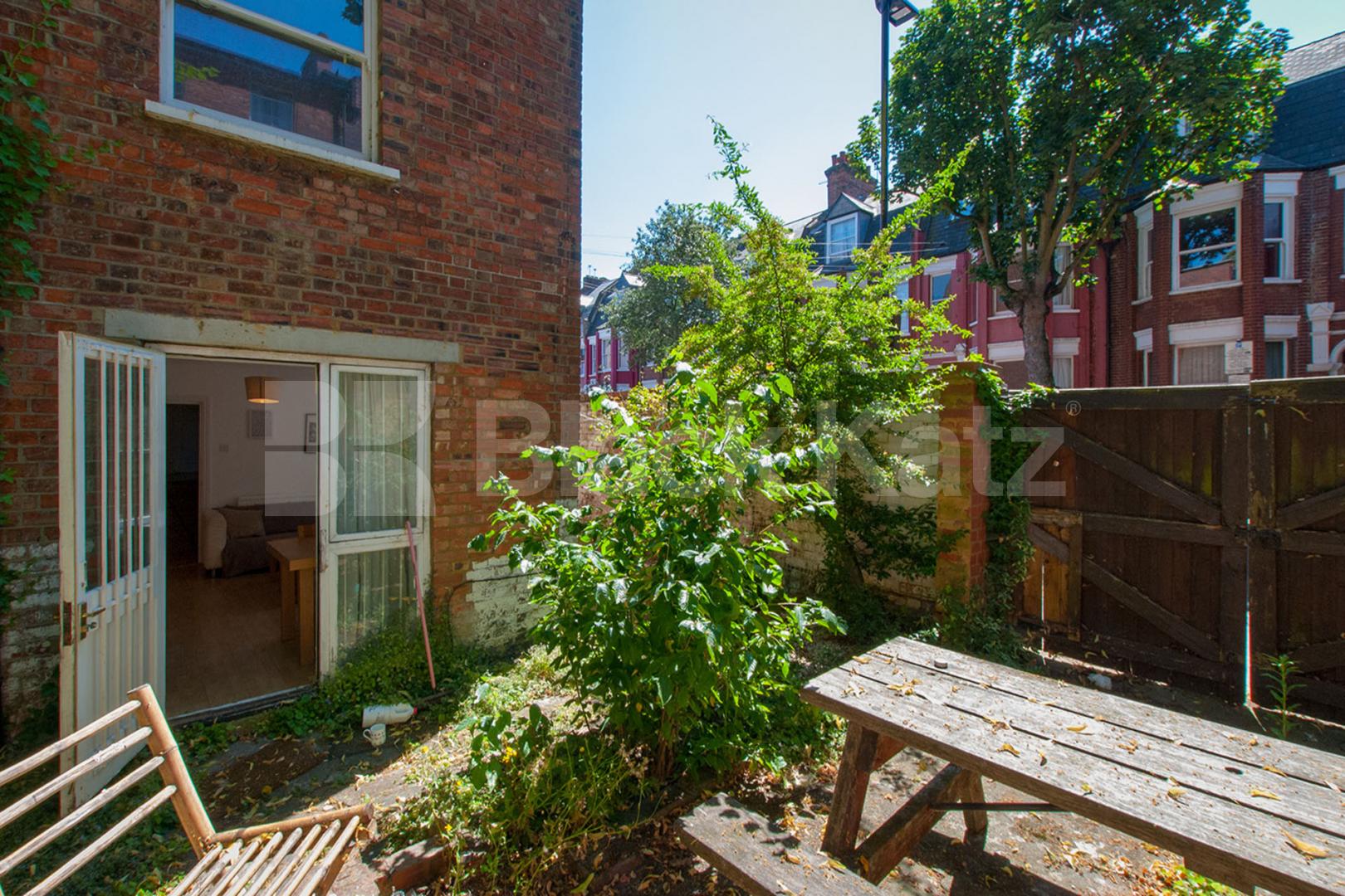 Arranged over two floors is this spacious 3 bedroom property with garden  Birnam Road, Finsbury Park - Holloway